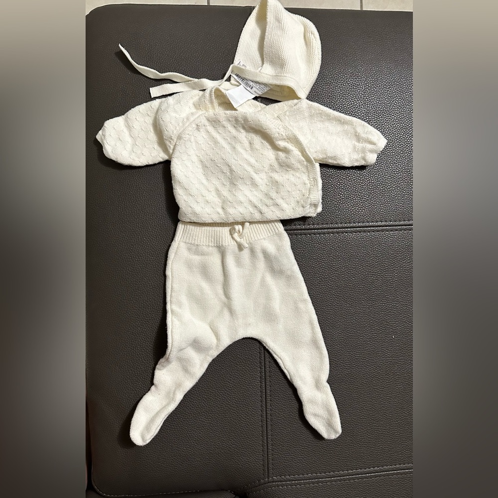 Zara white knit set with bonnet included